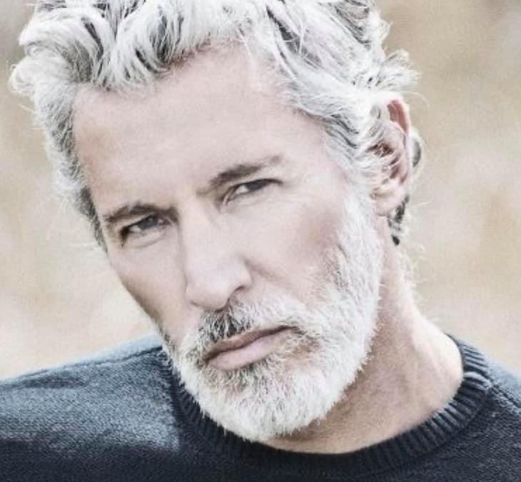 Nigdy nie ufaj komuś, kto Cię oszukał. Nigdy nie dawaj siebie, gdy ktoś Cię wykorzystuje. Nigdy nie słuchaj innych, gdy nie słyszysz głosu własnego serca. Nigdy nie spełniaj oczekiwań, gdy nie są to Twoje marzenia. Nigdy nie proś o szacunek kogoś, kto Cię nie ceni. Nigdy nie żałuj tego, co przyniosło Ci życie. Nigdy nie kochaj kogoś, kto ma zajęte serce